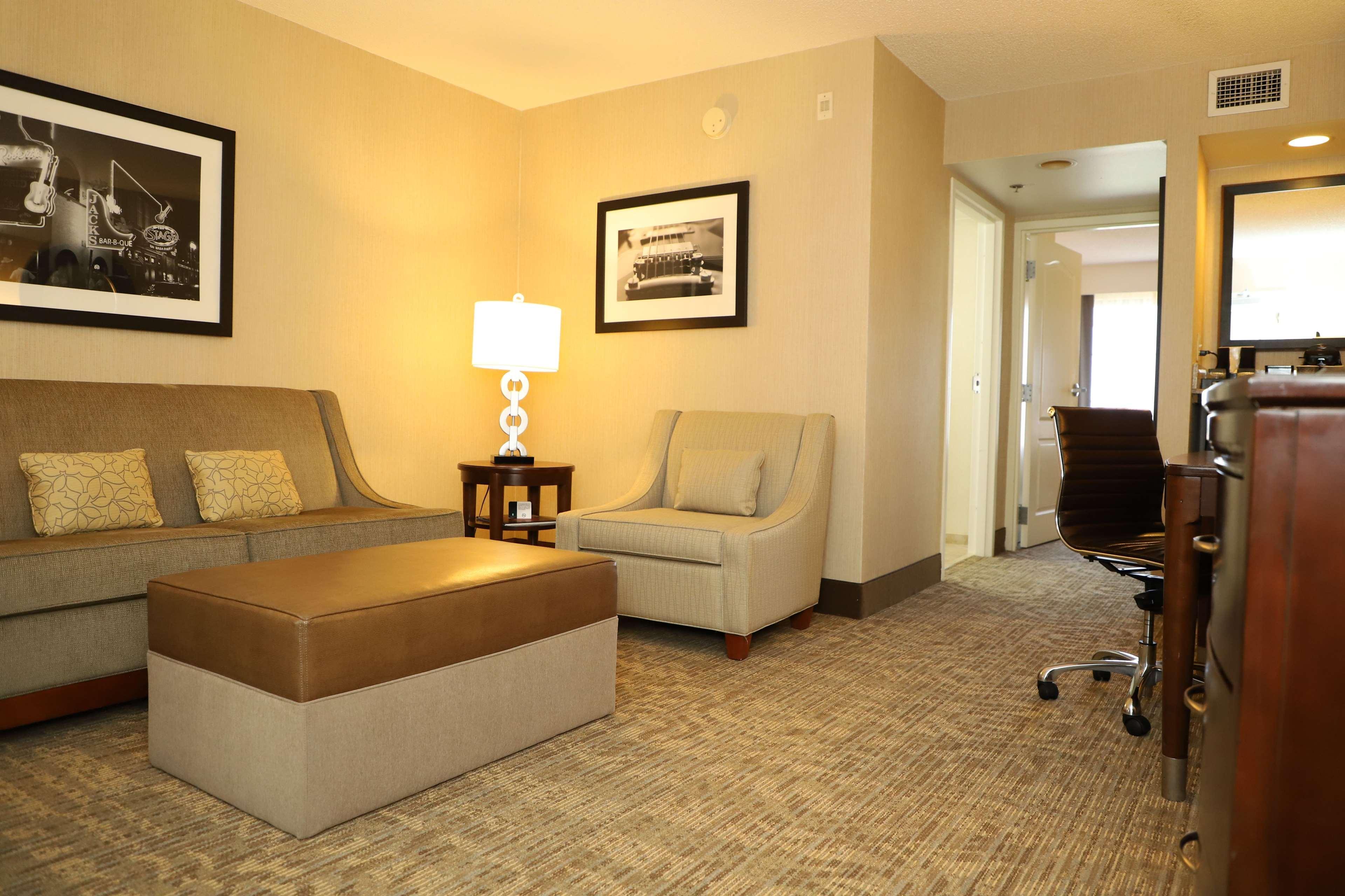 Hotel Embassy - At Vanderbilt 3*