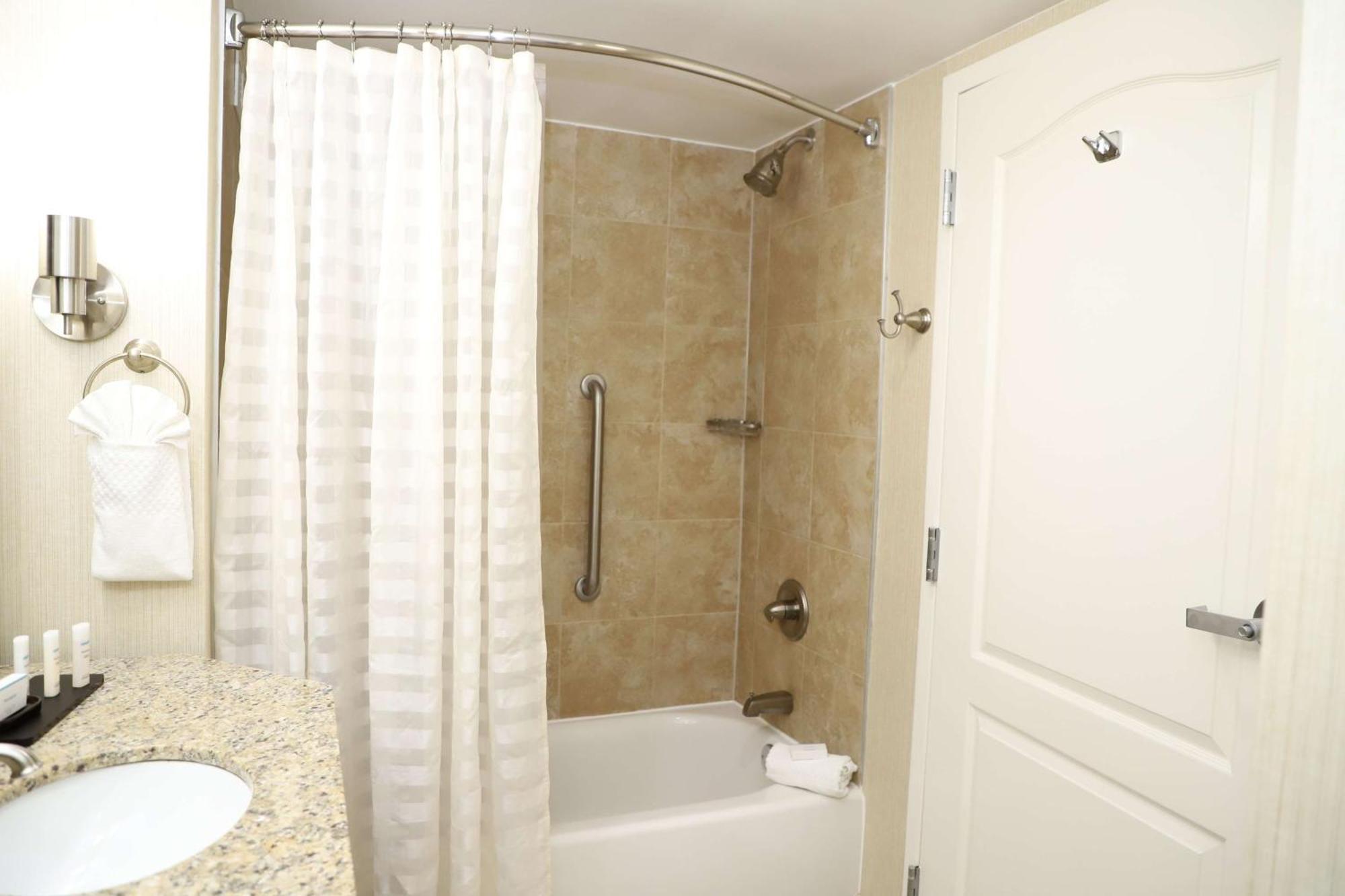 Hotel Embassy - At Vanderbilt 3*