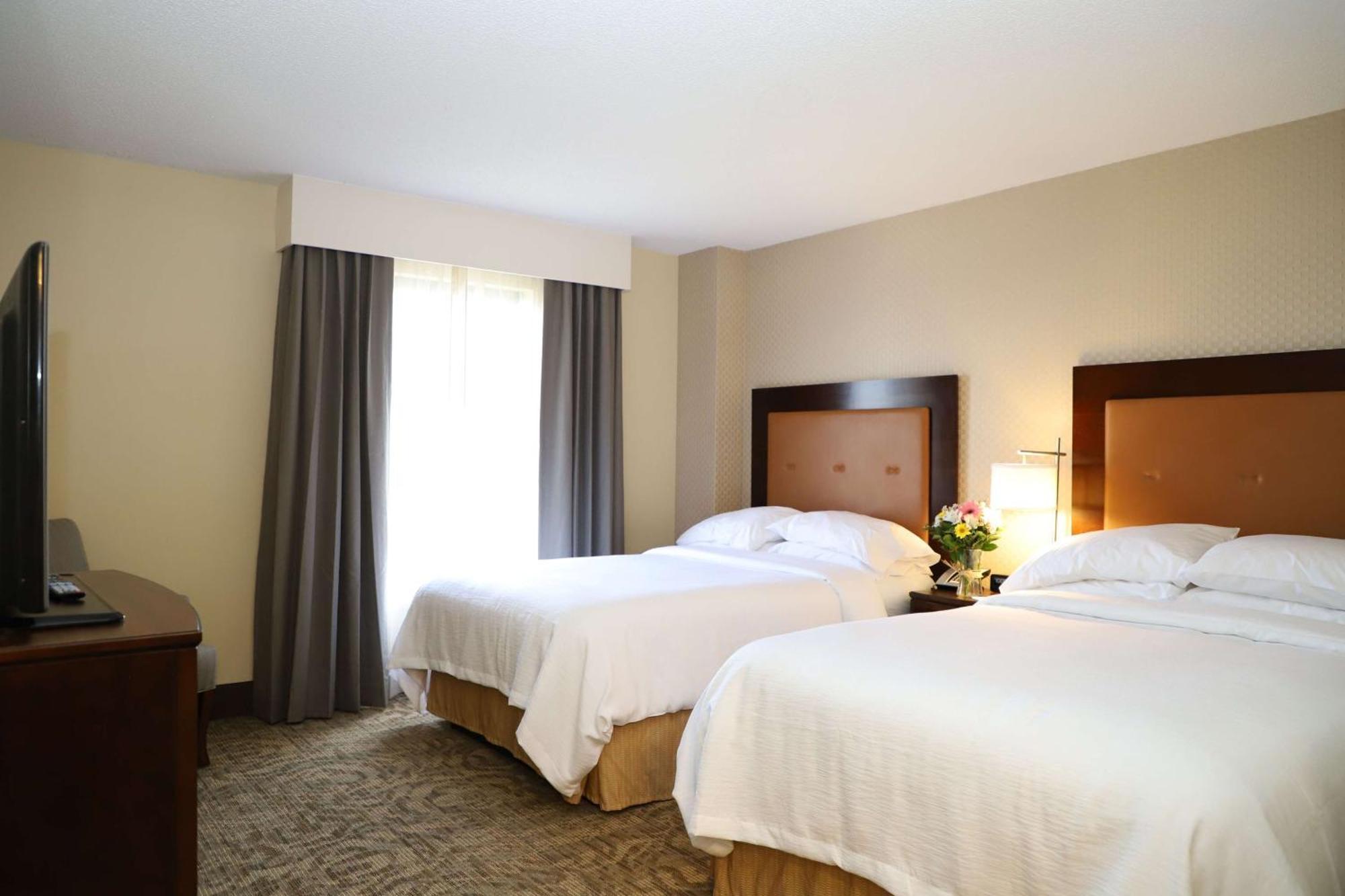 Hotel Embassy - At Vanderbilt 3*