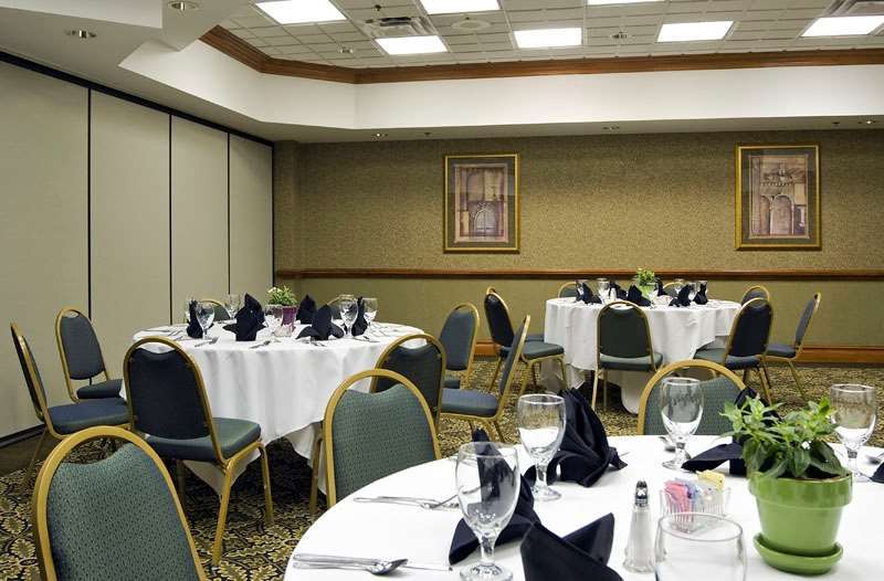 Hotel Embassy - At Vanderbilt 3*