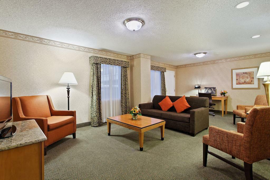 Hotel Embassy - At Vanderbilt 3*